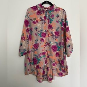 xhiliration hi lo button down floral collared tunic